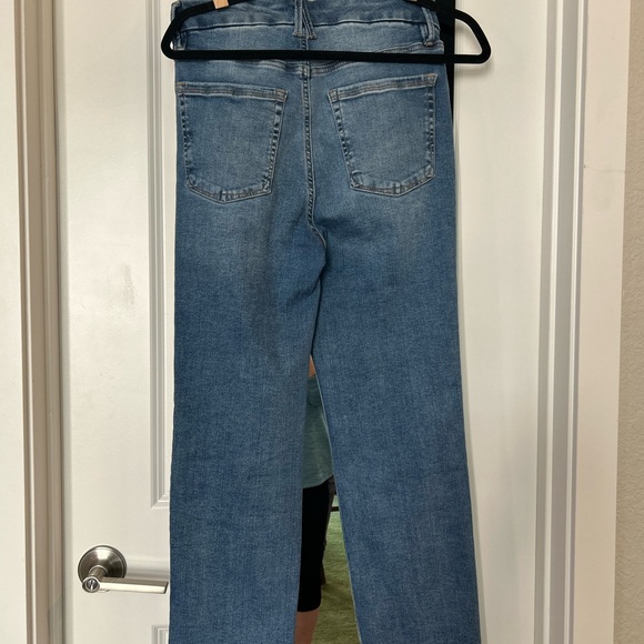 Good American Light Blue High Rise Jeans - Picture 3 of 10